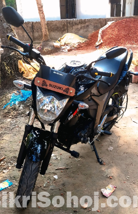 Suzuki Gixxer monotone - black